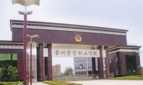 學(xué)校引進(jìn)訪客機(jī)保障校園安全